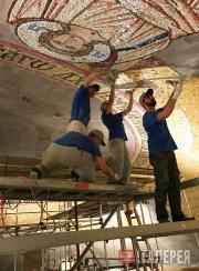 Mosaicists working under the Cupola of the Church of St. Sava. Belgrade, 2017