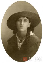Anna Kreitor, sister of Ivan Kreitor. 1910s