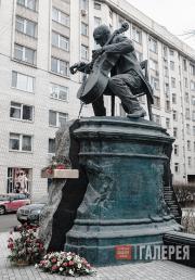 Рукавишников Александр. Памятник Мстиславу Ростроповичу. 2012 Рукавишников Александр. Памятник Мстиславу Ростроповичу. 2012