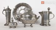 Drinking cup, dish, sugar bowl with a figure of Minerva on the lid, tureen, mug with a flap lid Drinking cup, dish, sugar bowl with a figure of Minerva on the lid, tureen, mug