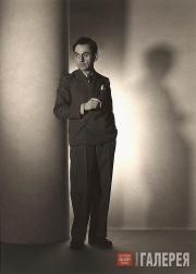 Автопортрет в качестве фотографа haute couture. 1936 Автопортрет в качестве фотографа haute couture. 1936
