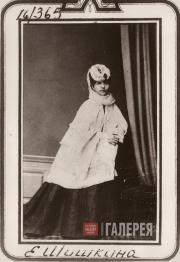 Yevgenia Shishkina, the Artistʼs Wife. Photo. Early 1870s