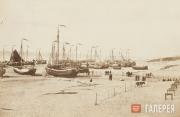 Рыболовные суда на пляже Шевенингена в ожидании выхода в море. 1860