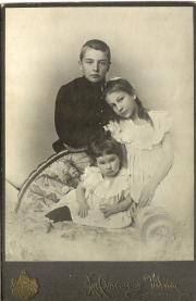 Дети А.В. Жиркевича: Сергей, Варвара, Мария (Марфушечка). 1901