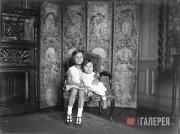 Monique and Odile, granddaughters of Constantin Kousnetzoff, at the family home on the Boulevard du Montparnasse Monique and Odile, granddaughters of Constantin Kousnetzoff