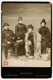 В.И. Якунчиков с дочерьми и зятем В.И. Якунчиков с дочерьми и зятем