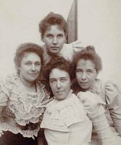 Дочери П.М. Третьякова: Вера, Мария, Александра и Любовь. Конец 1890-х