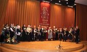 Старейших сотрудников Третьяковской галереи приветствует Е.С. Хохлова