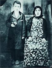 А. Горки с матерью. Ван, Турция. 1912