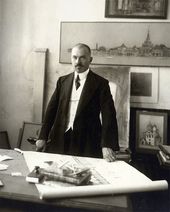 Алексей Щусев в мастерской проектирования здания Казанского вокзала. 1914–1915