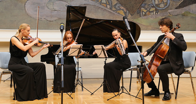 Лауреат международных конкурсов «Rusquartet» в составе: Ксения Гамарис, Анна Янчишина, Ксения Жулева, Петр Каретников