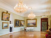 Экспозиционный зал в Феодосийской картинной галерее имени И.К. Айвазовского, ранее одна из гостиных в доме художника. 2016