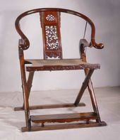 Кресло с круглой спинкой из желтого палисандра. Эпоха Мин (1368–1644)