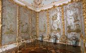 Стеклярусный кабинет. Ваза в форме балясины с крышкой (сосуд типа «Гуань»). Мастерские Имари (Арита), Япония, провинция Хидзэн, г. Арита. Конец XVII – первая четверть XVIII века (Эпоха Эдо, 1603–1868)