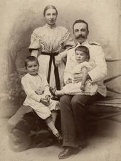 Е. К.и А.В. Жиркевичи, с детьми Сережей и Варей. Середина 1890-х