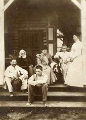 Семья И.Е. Репина в Здравнёве. 1894