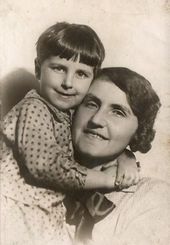 Т.А. Жиркевич с дочерью Наташей. Ленинград, 1937