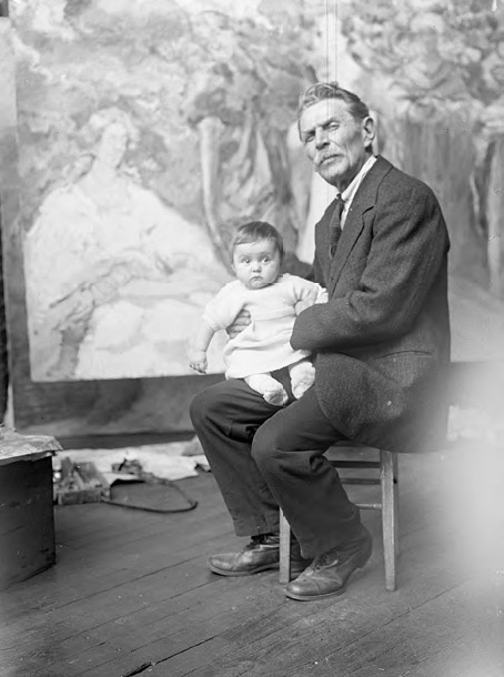 Константин Кузнецов с внучкой Моник. Около 1925