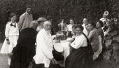 В.Д. Поленов с семьей и гостями в усадьбе «Борок». 1909