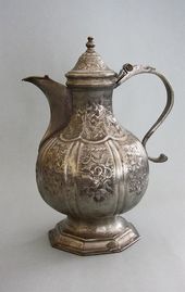 Кувшин с рокайльным орнаментом и клеймом «ИМФ 1762 г. Сибирь»