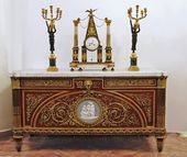 Комод в стиле Людовика XVI. Часы в стиле Людовика XVI. Канделябры