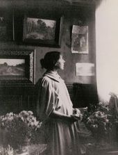 М.В. Якунчикова в парижской квартире. 1890-е