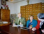 А.А. Ляпин, И.С. Вебер и Н. Ляпин в отделе рукописей Третьяковской галереи. Москва. [1993]