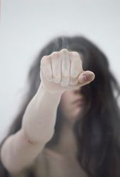 Элиза Дуглас в работе Анне Имхоф «Фауст», 2017