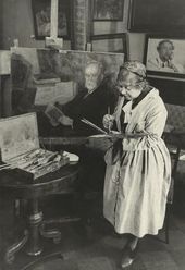 А.П. Остроумова-Лебедева в мастерской. 1947