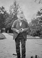 Во дворе главного усадебного дома. С.И. Мамонтов с фотоаппаратом. 1901