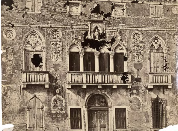 Венецианский фасад. Фотография из личного собрания М.А. Врубеля