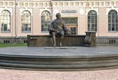 Зураб ЦЕРЕТЕЛИ. Памятник первому президенту Императорской Академии художеств И.И. Шувалову. 2003