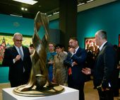 Чрезвычайный и Полномочный Посол РФ в КНР Игорь Моргулов, вице-президенты РАХ Василий Церетели и Татьяна Кочемасова осматривают экспозицию выставки