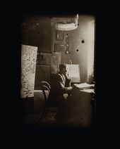 Васнецов Ап. М. за рабочим столом в домашней мастерской по Фурманному переулку, дом 6. 1920-е