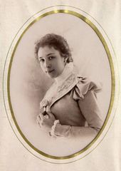Татьяна Ивановна Одоевцева, жена художника Ап. М. Васнецова. Конец XIX века