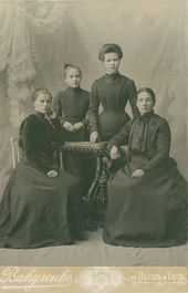 Семья Петра Михайловича Васнецова. Город Тула. Около 1900