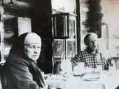 Надежда Петровна и Владимир Викторович Васнецовы в Абрамцеве. Лето 1950 года