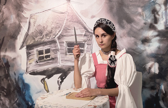 Люба  Саутина и Рина Вольных. Кадр из видео для проекта «Рукоблудницы»