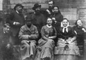 Е.Д.Поленова в кругу друзей и родных в Абрамцевe. 1883