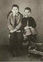 Братья Сергей и Константин (справа) Коровины в детстве. Фотография