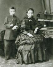 М.В. НЕСТЕРОВ С СЕСТРОЙ АЛЕКСАНДРОЙ ВАСИЛЬЕВНОЙ. 1870, Уфа М.В. НЕСТЕРОВ С СЕСТРОЙ АЛЕКСАНДРОЙ ВАСИЛЬЕВНОЙ. 1870, Уфа