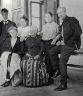 Борис, Розалия Исидоровна, Лидия, Жозефина и Леонид Осипович Пастернаки с Бертой Самойловной Кауфман. Молоди. 1914 Борис, Розалия Исидоровна, Лидия, Жозефина и Леонид Осипович Пастернаки с Бертой