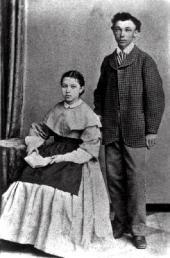 И.П. Похитонов с сестрой Анастасией. Фото. Начало 1870-х И.П. Похитонов с сестрой Анастасией. Фото. Начало 1870-х