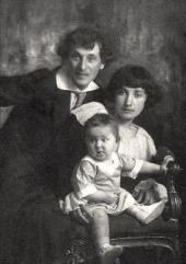 Марк Шагал и Белла с дочерью Идой. 1917 Марк Шагал и Белла с дочерью Идой. 1917